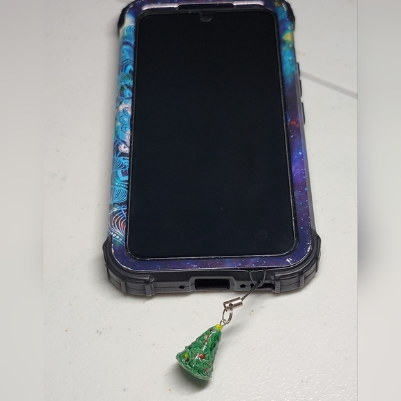 Handmade Christmas tree phone charm🎄 - Picture 2 of 3
